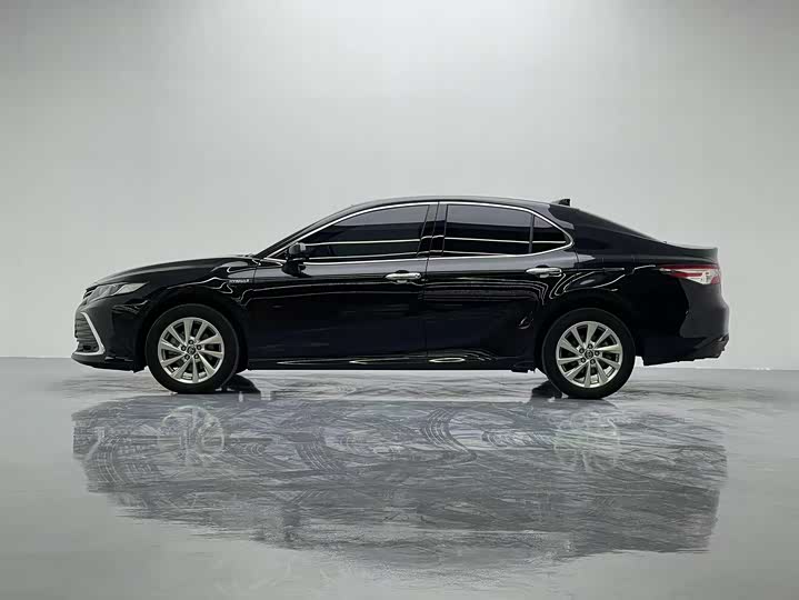 Фото 7 - Toyota Camry