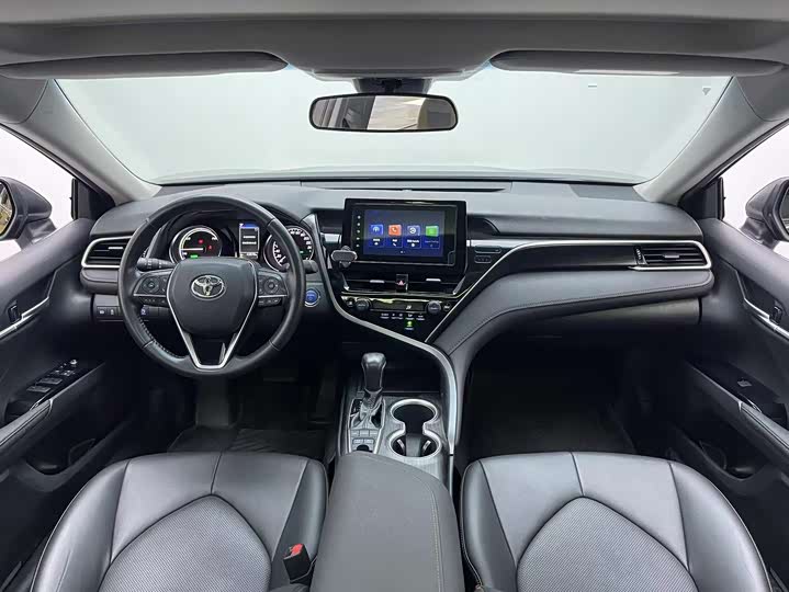 Фото 9 - Toyota Camry