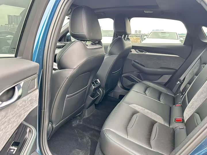 Фото 6 - Geely Preface