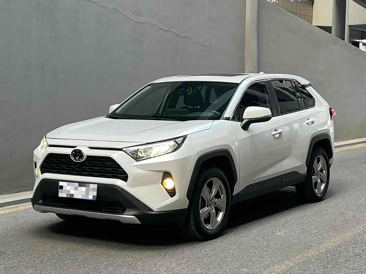 Фото 1 - Toyota RAV4