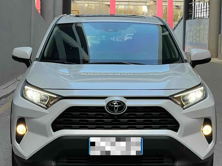Фото 2 - Toyota RAV4