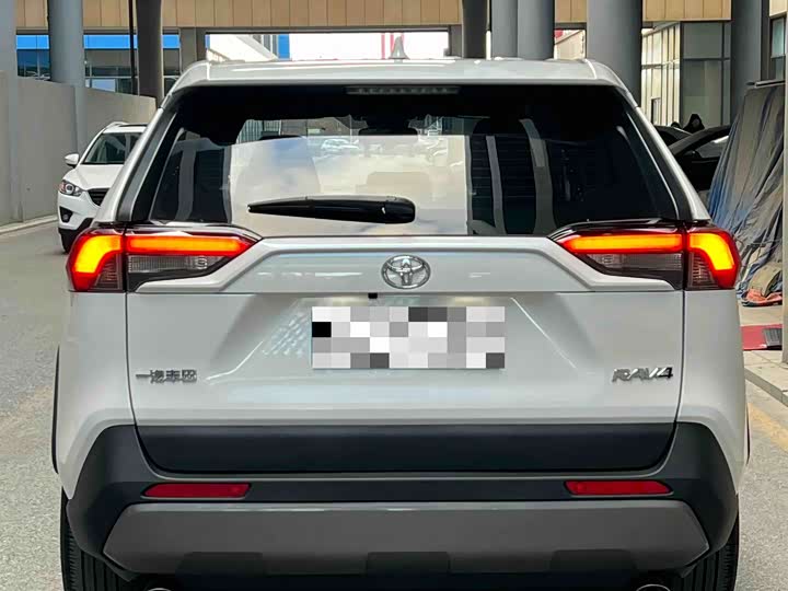 Фото 5 - Toyota RAV4