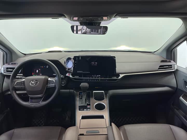 Фото 11 - Toyota Granvia