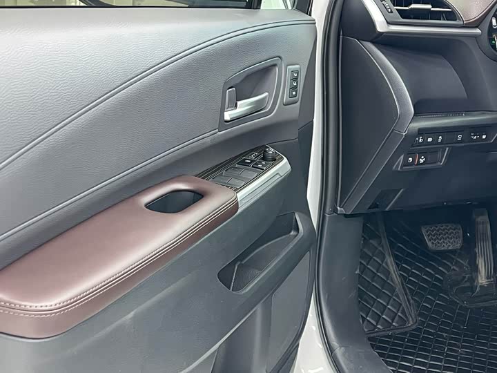 Фото 13 - Toyota Granvia