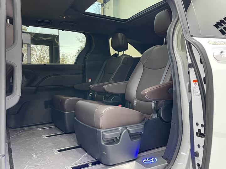 Фото 15 - Toyota Granvia