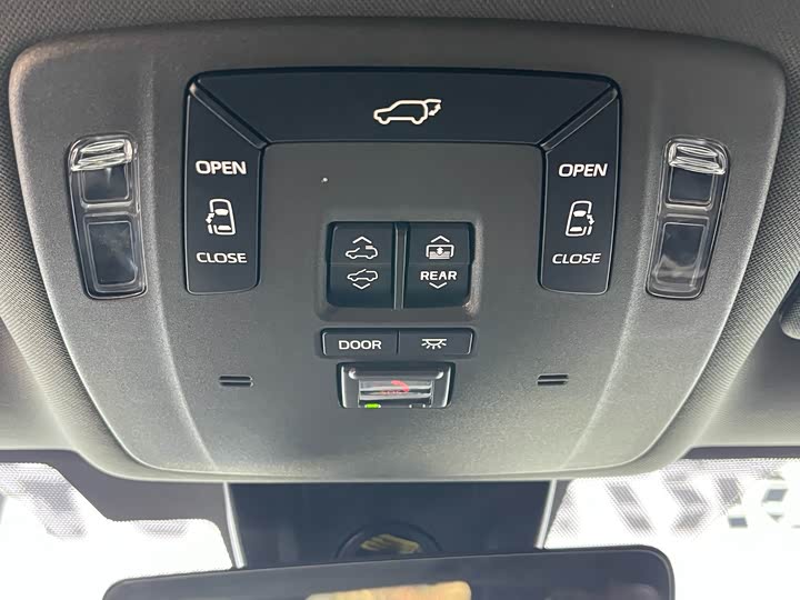 Фото 19 - Toyota Granvia