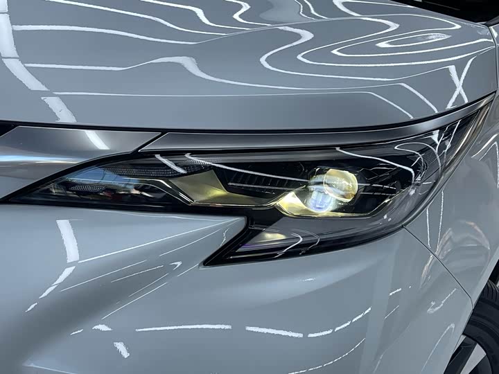 Фото 21 - Toyota Granvia