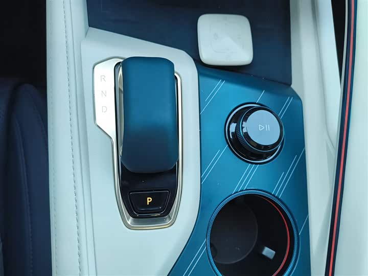 Фото 13 - Zeekr 001