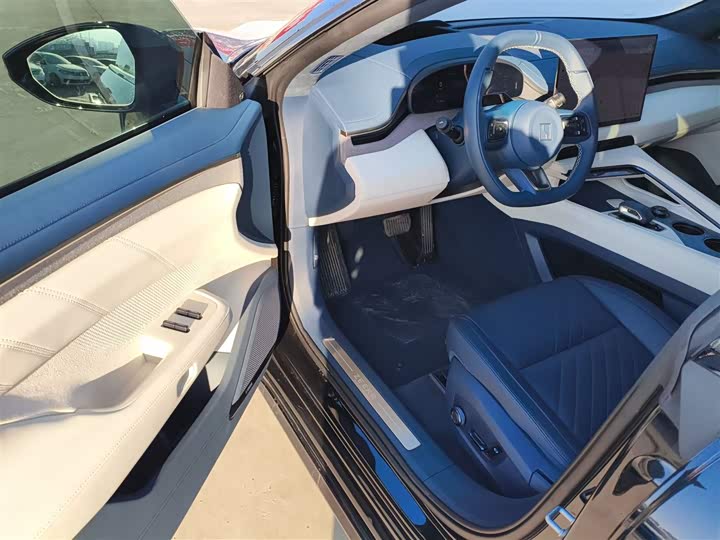 Фото 15 - Zeekr 001