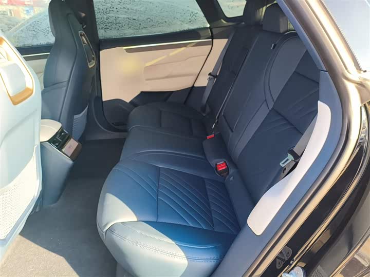 Фото 16 - Zeekr 001