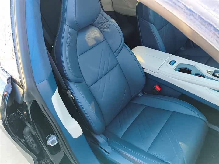 Фото 24 - Zeekr 001