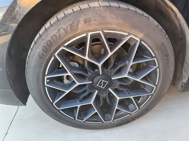 Фото 25 - Zeekr 001