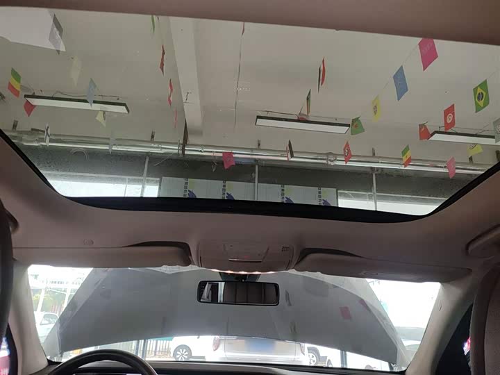 Фото 18 - Mercedes-Benz E-Class