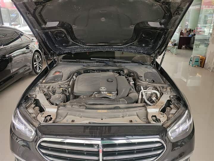 Фото 20 - Mercedes-Benz E-Class