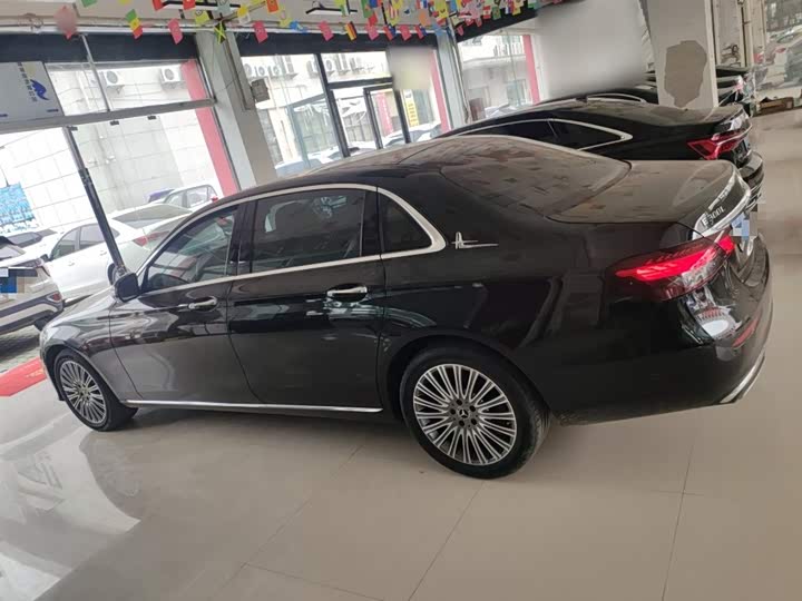 Фото 5 - Mercedes-Benz E-Class