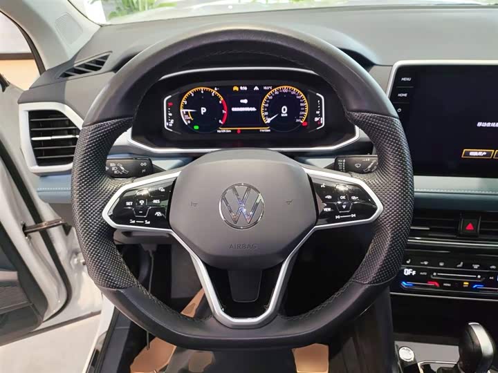 Фото 11 - Volkswagen Tharu