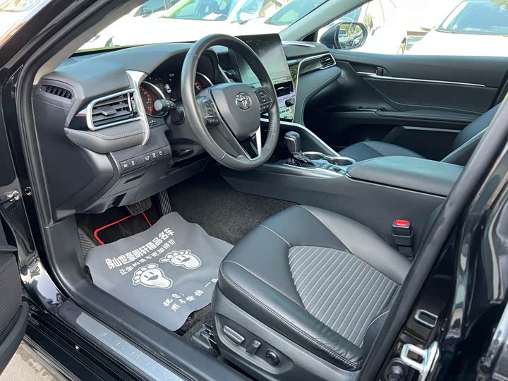 Фото 3 - Toyota Camry