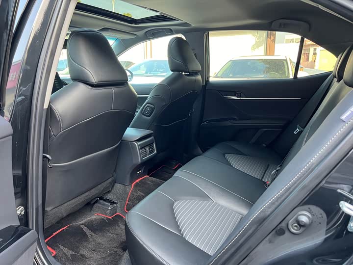 Фото 5 - Toyota Camry