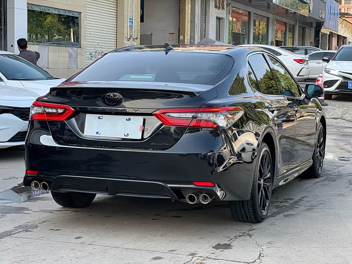 Фото 6 - Toyota Camry