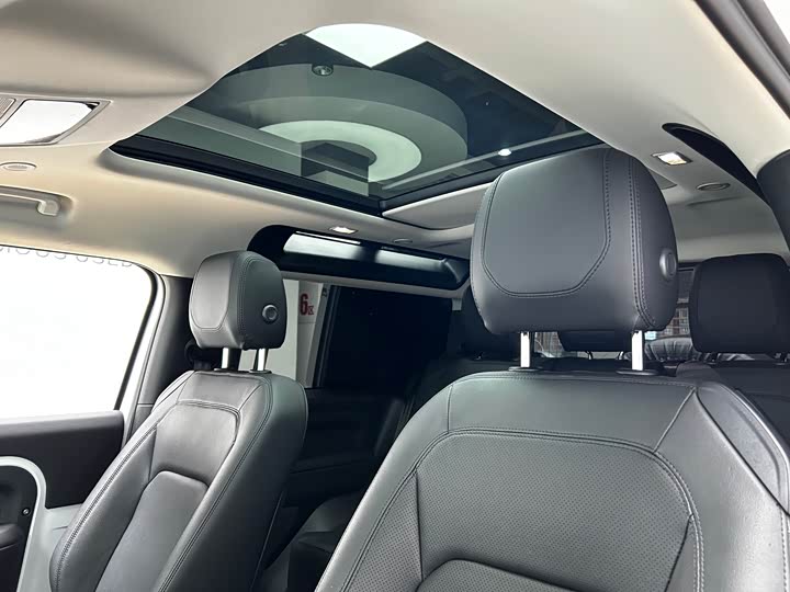 Фото 12 - Land Rover Defender