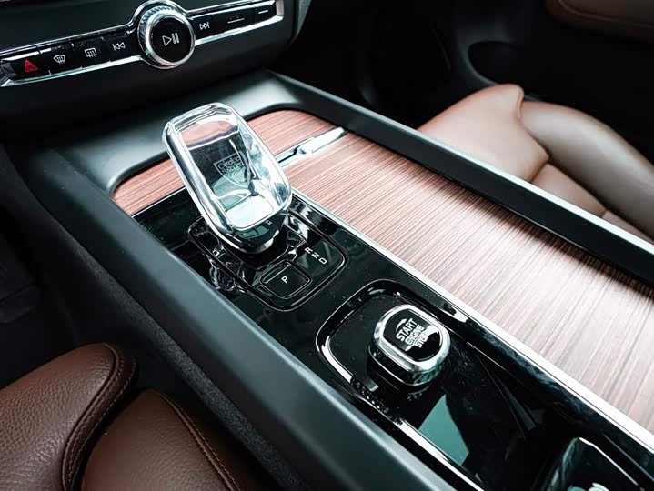 Фото 13 - Volvo XC60