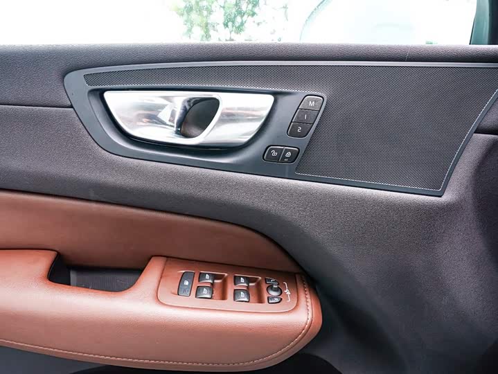 Фото 14 - Volvo XC60