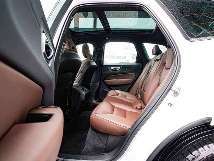 Фото 17 - Volvo XC60