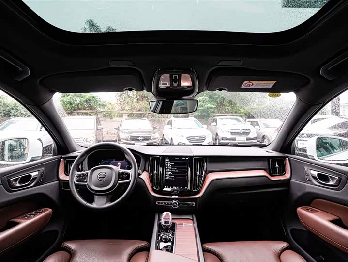 Фото 9 - Volvo XC60