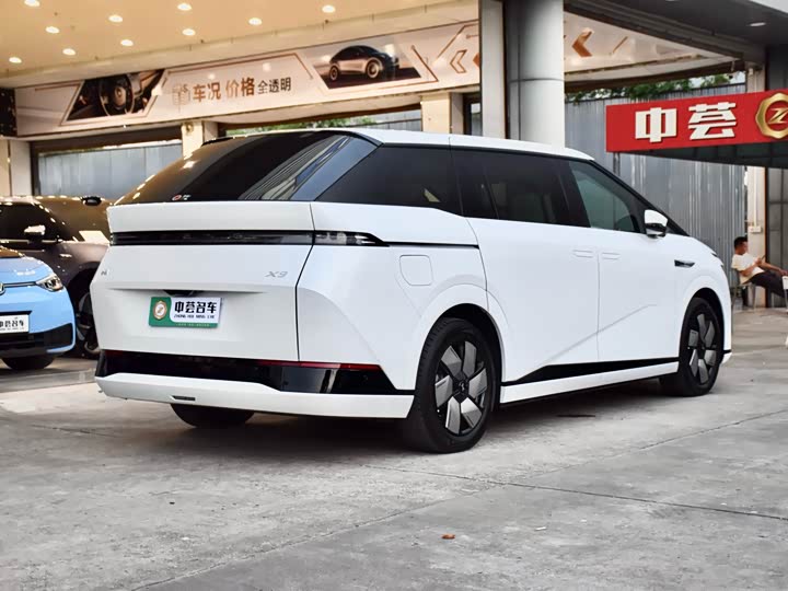 Фото 18 - XPeng X9