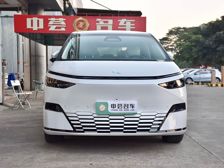 Фото 2 - XPeng X9