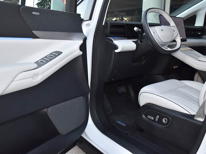 Фото 9 - XPeng X9