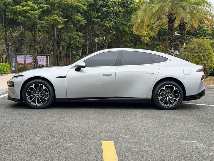 Фото 8 - XPeng P7