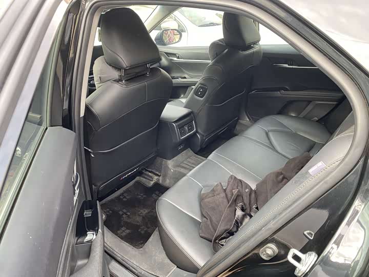 Фото 4 - Toyota Camry