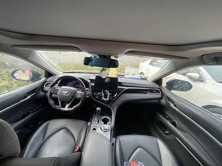 Фото 5 - Toyota Camry