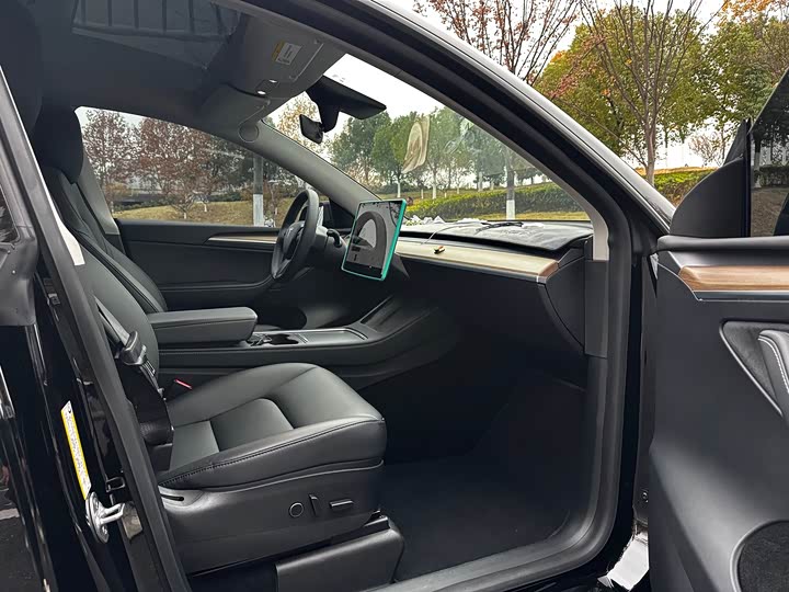 Фото 15 - Tesla Model Y