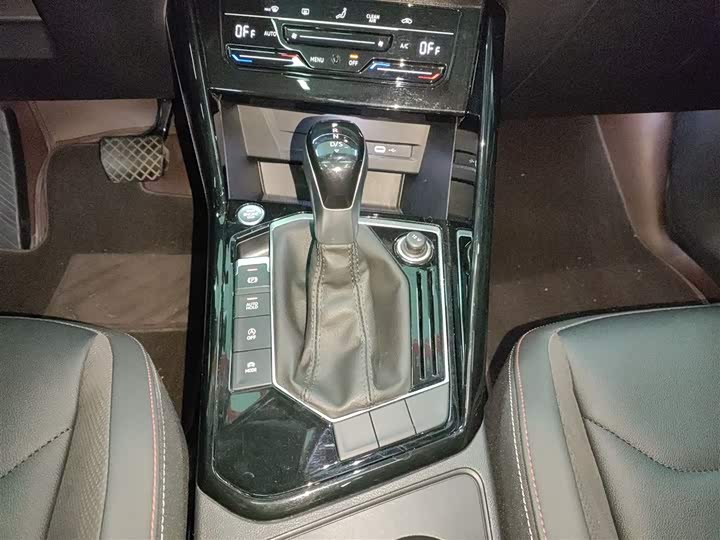 Фото 14 - Volkswagen Tayron