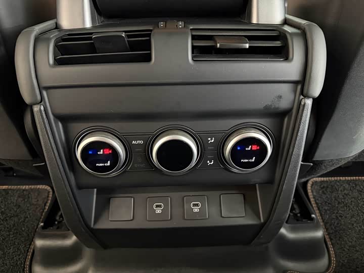 Фото 12 - Land Rover Defender