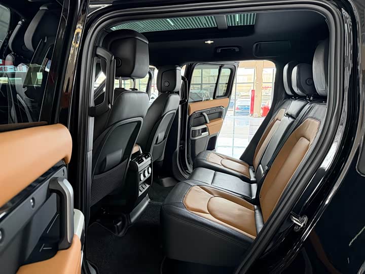 Фото 8 - Land Rover Defender