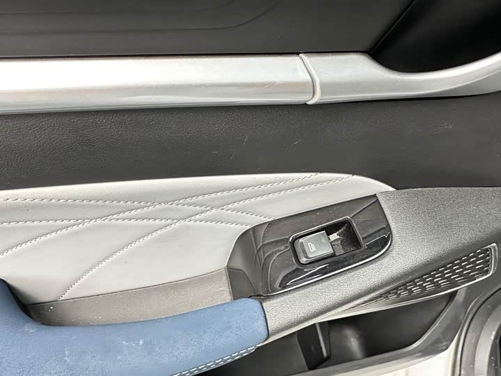 Фото 13 - Geely Emgrand