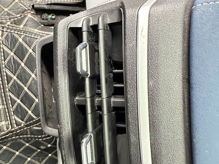 Фото 14 - Geely Emgrand