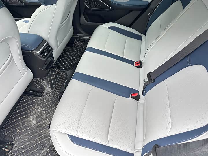 Фото 15 - Geely Emgrand