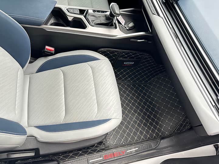 Фото 19 - Geely Emgrand