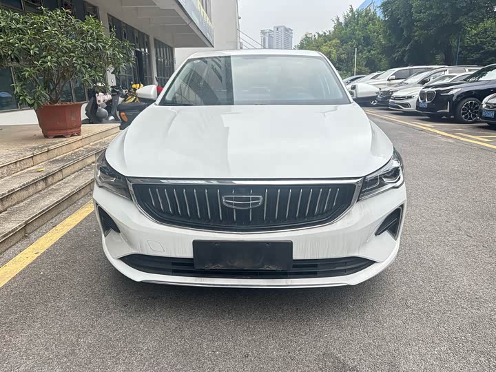 Фото 2 - Geely Emgrand