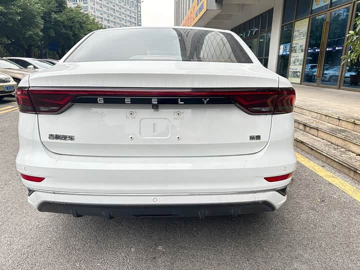 Фото 22 - Geely Emgrand