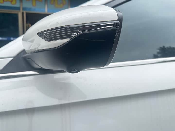 Фото 4 - Geely Emgrand