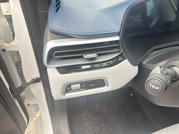 Фото 6 - Geely Emgrand