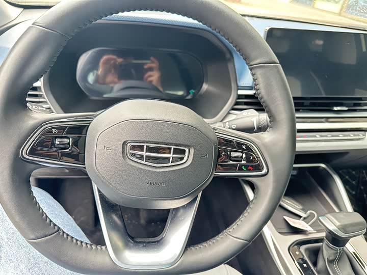 Фото 8 - Geely Emgrand