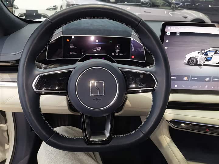 Фото 11 - Zeekr 001