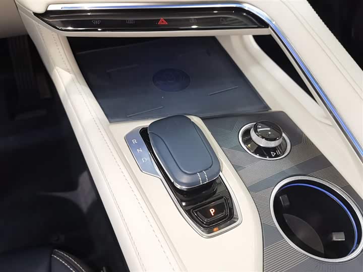 Фото 14 - Zeekr 001