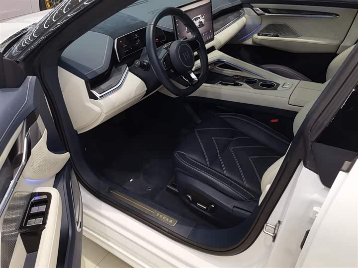 Фото 16 - Zeekr 001